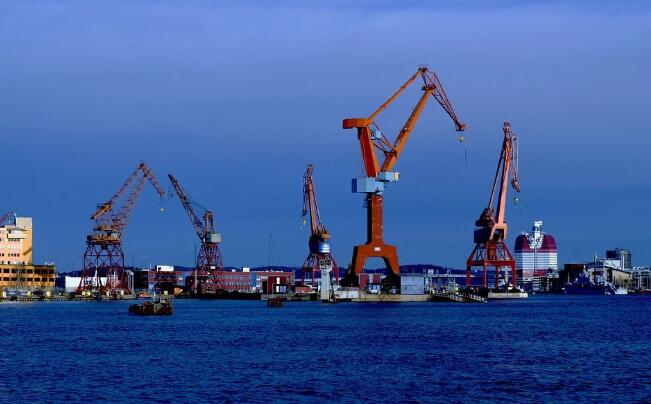 天津港迎今年最大吨位锰矿船 一季度锰矿进口量居全国首位